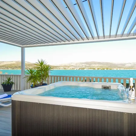 Mornar-5 By Interhome 特罗吉尔