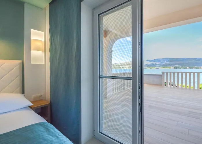 Mornar-5 By Interhome Daire Trogir