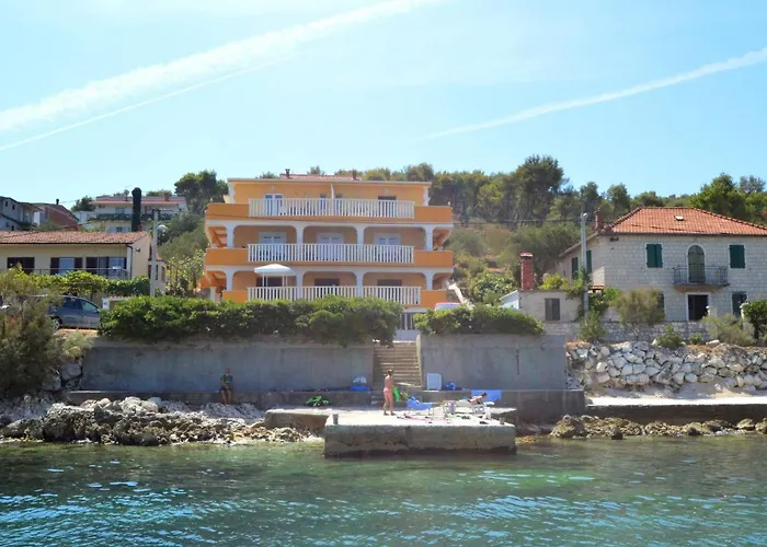 Mornar-5 By Interhome Daire
