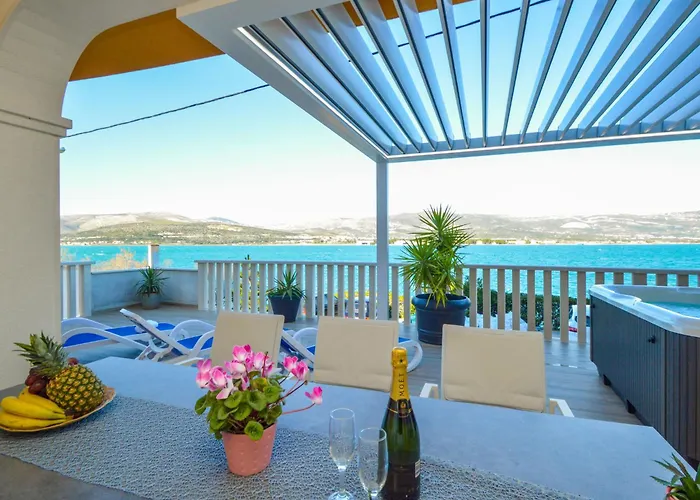 Mornar-5 By Interhome Daire Trogir